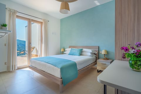 Hypo-allergenic bedding, in-room safe, individually decorated