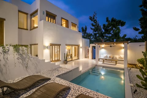 Outdoor pool, sun loungers
