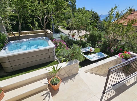 House (Three Bedroom Holiday Home) | Terrace/patio