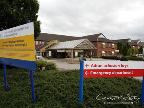 Apartment | 6 bedrooms, soundproofing, iron/ironing board, Internet