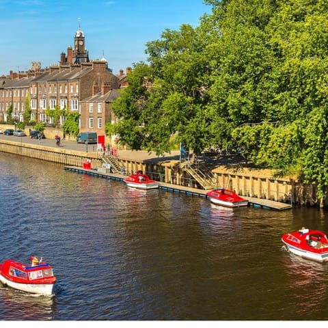 Apartment | 4 bedrooms, iron/ironing board, Internet