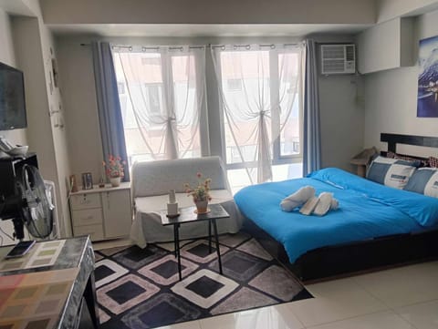 Standard Condo, 1 Bedroom, Kitchen, City View | Living area | 32-inch TV with cable channels