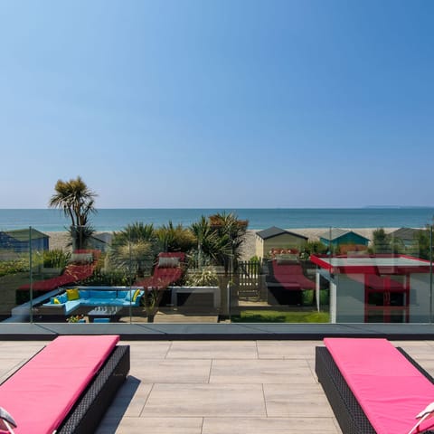 House | 4 bedrooms, desk, iron/ironing board, Internet