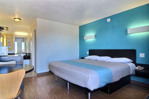 WiFi (free), bed sheets