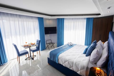 Superior Double or Twin Room | In-room safe, laptop workspace, blackout drapes, free WiFi