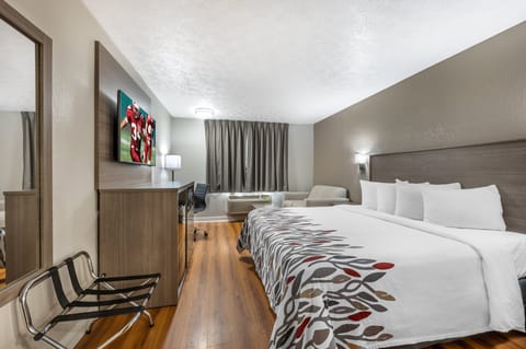 Superior Room, 1 King Bed, Non Smoking | Desk, laptop workspace, iron/ironing board, free WiFi