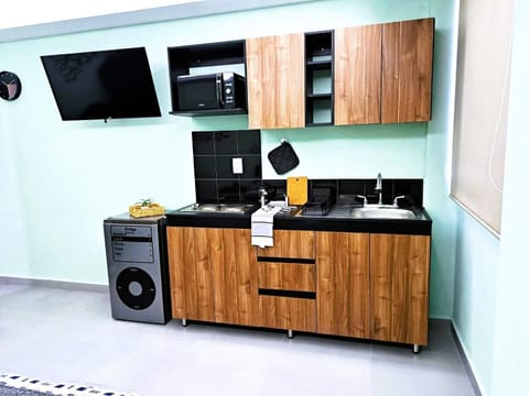 Deluxe Studio Suite | Private kitchen | Fridge, microwave, stovetop, griddle