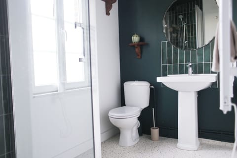 Standard Room | Bathroom | Hair dryer, towels, soap, toilet paper