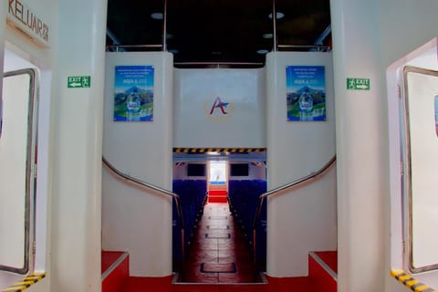 Exclusive Cabin | Living area