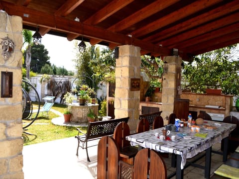 Villa, 2 Bedrooms, Smoking | Outdoor dining