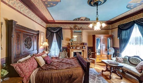 Deluxe Room, 1 Queen Bed | Premium bedding, iron/ironing board, rollaway beds, free WiFi