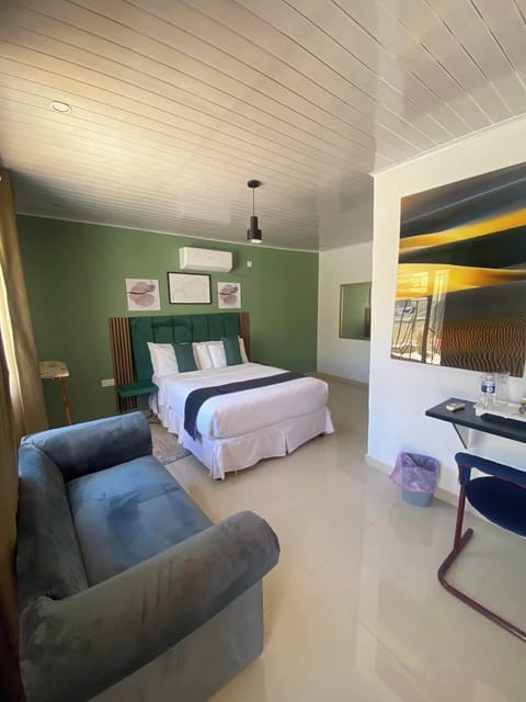 Deluxe Double Room, Patio, Garden View | Desk, laptop workspace, iron/ironing board, WiFi (free)