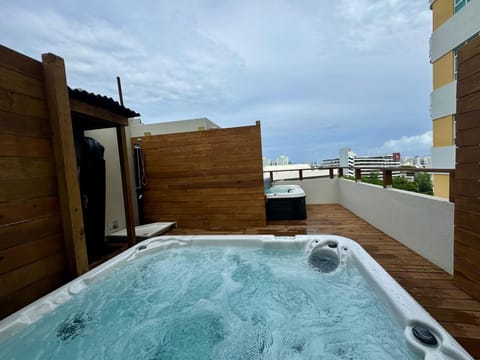 Outdoor spa tub