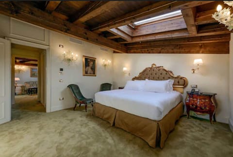 One Bedroom Luxury Suite with Park View | Premium bedding, down comforters, minibar, in-room safe