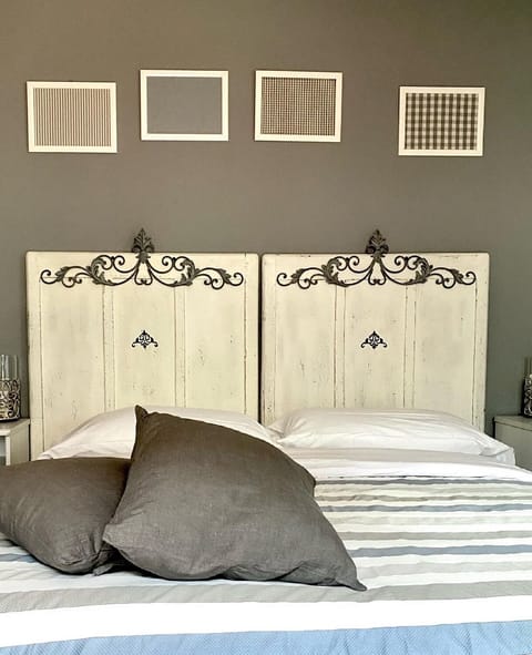 Standard Room, 1 Queen Bed | Down comforters, free WiFi