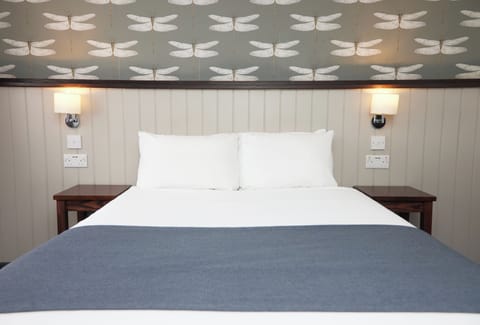 Single Room | Desk, laptop workspace, blackout drapes, iron/ironing board