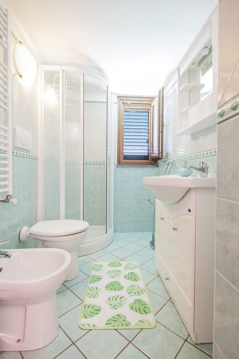 Double Room, Terrace | Bathroom | Shower, rainfall showerhead, hair dryer, bidet