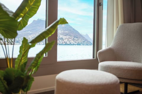 Hypo-allergenic bedding, memory foam beds, free minibar items