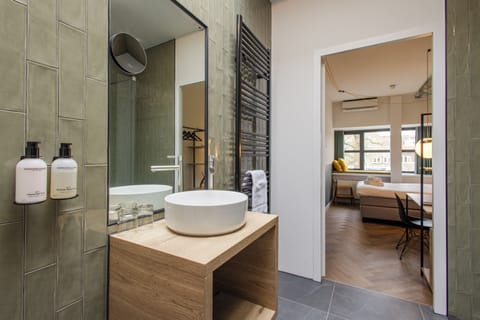 Standard Double Room, 1 Queen Bed | Bathroom | Shower, rainfall showerhead, designer toiletries, hair dryer