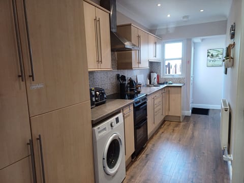 Cottage | Private kitchen | Fridge, microwave, oven, stovetop