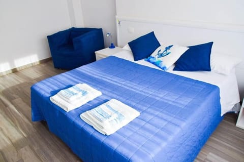 Deluxe Triple Room, Partial Sea View | Soundproofing, free WiFi