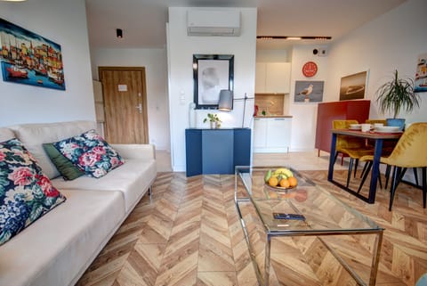 Apartment | 1 bedroom, blackout drapes, iron/ironing board, free WiFi