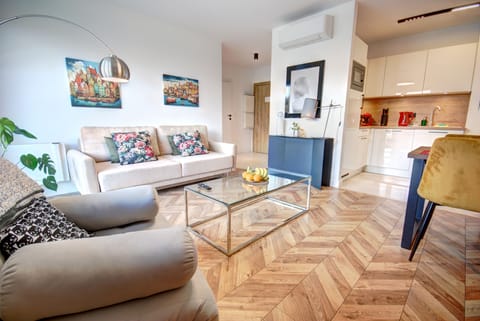 Apartment | 1 bedroom, blackout drapes, iron/ironing board, free WiFi