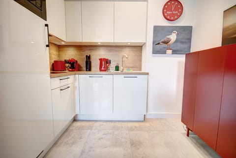 Apartment | Private kitchenette | Full-size fridge, dishwasher, cookware/dishes/utensils