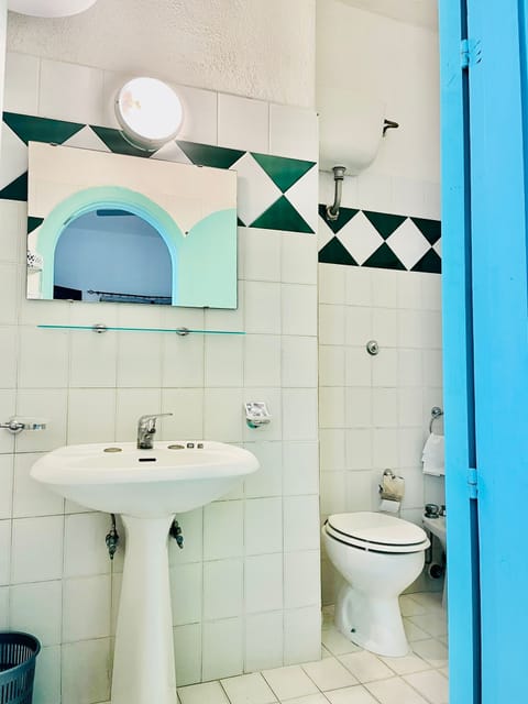 Economy Double or Twin Room | Bathroom | Towels