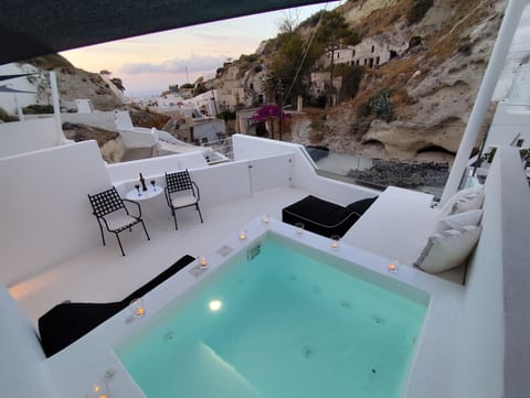 Junior Suite With Private Jacuzzi | Pillowtop beds, individually decorated, individually furnished