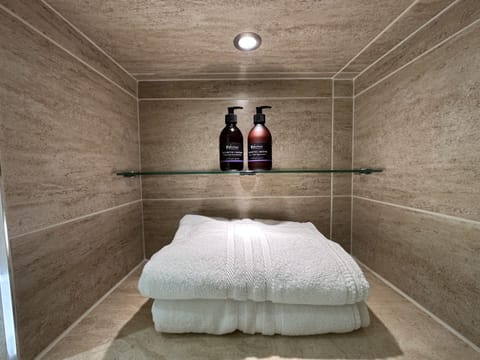 Twin Room, Ensuite | Soundproofing