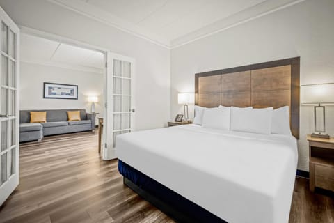 Suite, 1 King Bed, Non Smoking | Pillowtop beds, desk, iron/ironing board, free WiFi