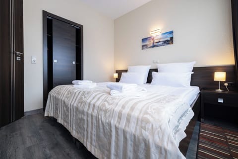 Junior Suite, 1 Bedroom, Courtyard Area | Premium bedding, desk, laptop workspace, blackout drapes