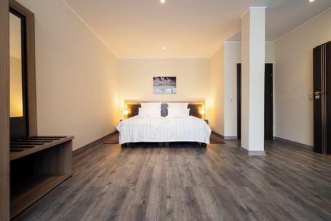 Standard Studio, Kitchenette | Premium bedding, desk, laptop workspace, blackout drapes