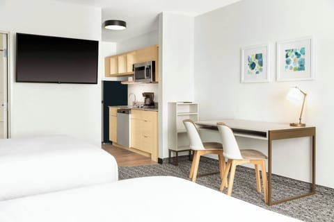 Studio, 2 Queen Beds