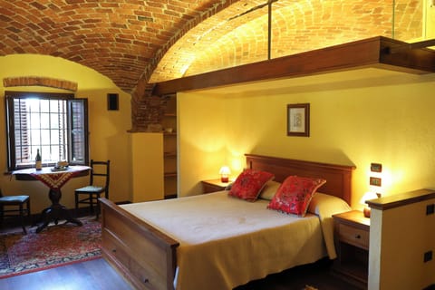 Room, Garden View | In-room safe, soundproofing, iron/ironing board, free WiFi