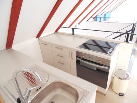 Comfort Studio, Balcony, City View | Private kitchen | Fridge, electric kettle