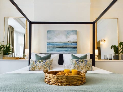 WiFi (free), bed sheets
