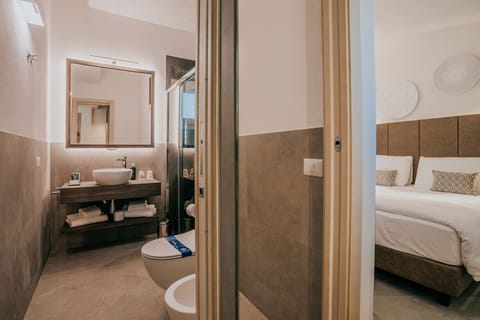 Down comforters, minibar, in-room safe, desk