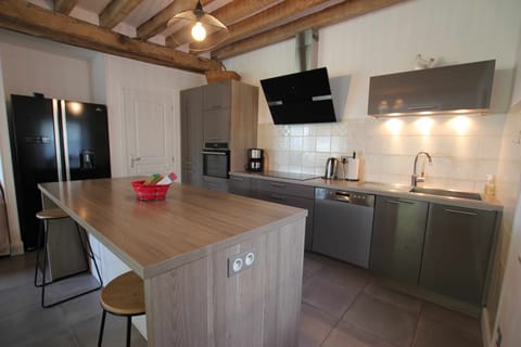 Villa | Private kitchen | Full-size fridge, microwave, oven, stovetop