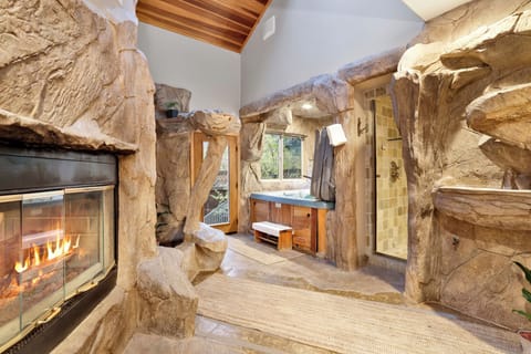 Cabin, Multiple Beds, Hot Tub, Mountain View (2282) | Bathroom | Designer toiletries, towels, toilet paper