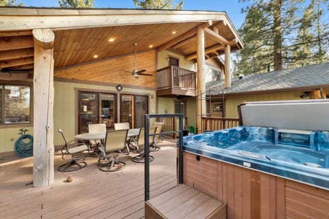 Cabin, Multiple Beds, Hot Tub, Mountain View (2012) | Outdoor dining
