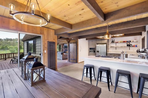 Cabin, Multiple Beds, Patio, Mountain View (1976) | Private kitchen | Coffee/tea maker