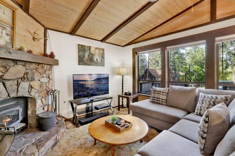 Cabin, Multiple Beds, Hot Tub, Mountain View (2275) | Living area