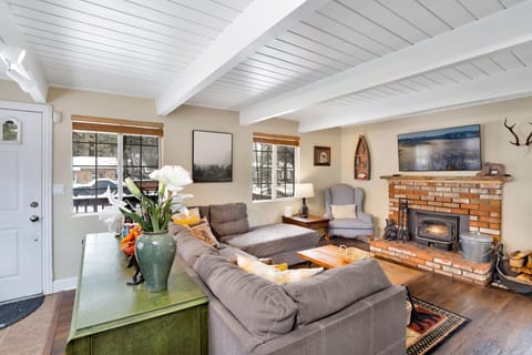 Cabin, Multiple Beds, Patio, Mountain View (2255) | Living area