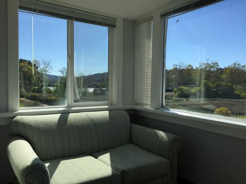 Studio Suite, 1 King Bed, Non Smoking | Living area | Flat-screen TV