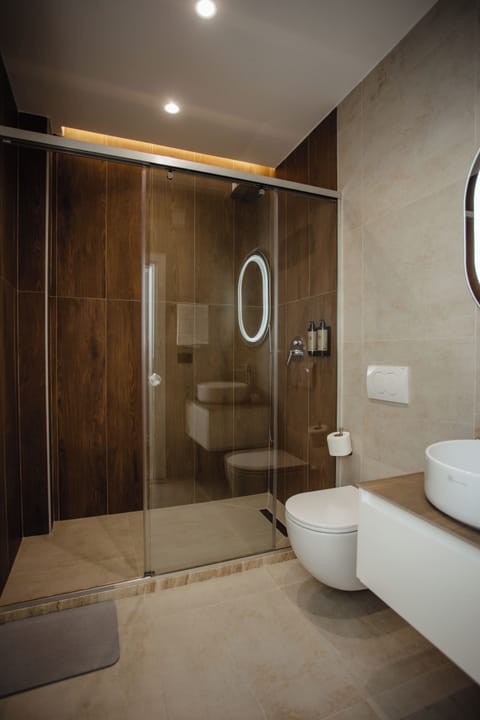 shkodra lake room | Bathroom | Free toiletries, hair dryer, bathrobes, slippers