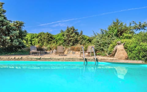 Seasonal outdoor pool, pool umbrellas, sun loungers