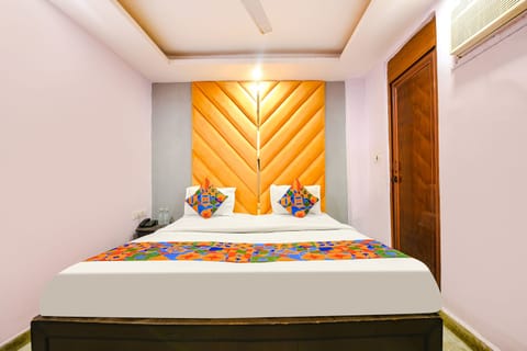 Egyptian cotton sheets, premium bedding, in-room safe, free WiFi