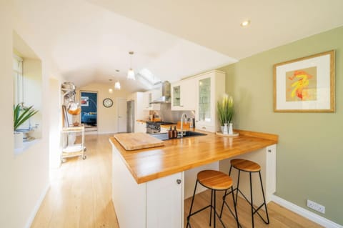 House | Private kitchen | Fridge, stovetop, electric kettle, toaster